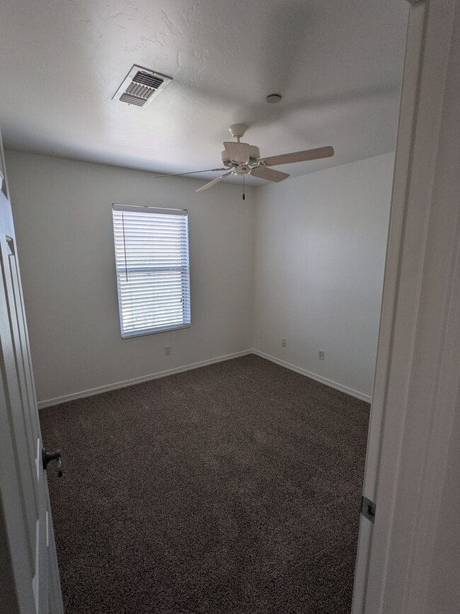 Building Photo - 4 Bedroom and 2.5 Bath Rental