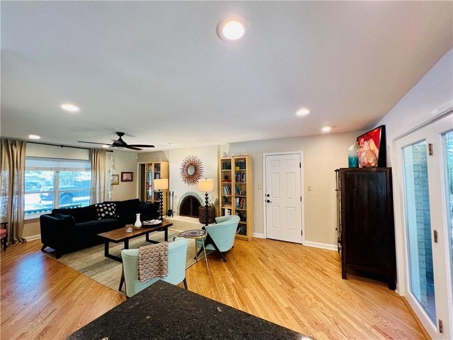Building Photo - 4004 Hyridge Dr