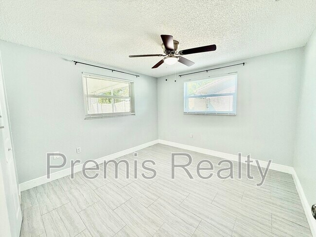 Building Photo - 11950 107th Ave N