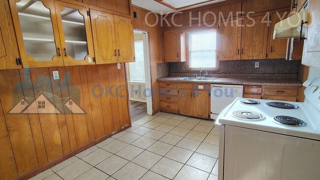 Building Photo - NW OKC 4 Bed Near I-44 & NW 23rd St.