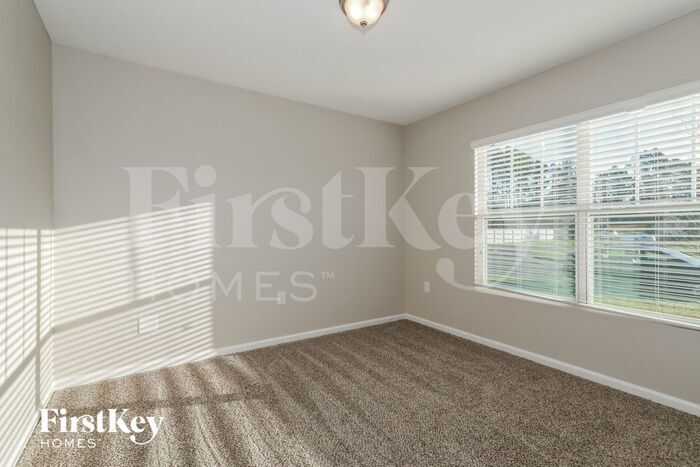 Building Photo - 2352 Bonnie Lakes Dr