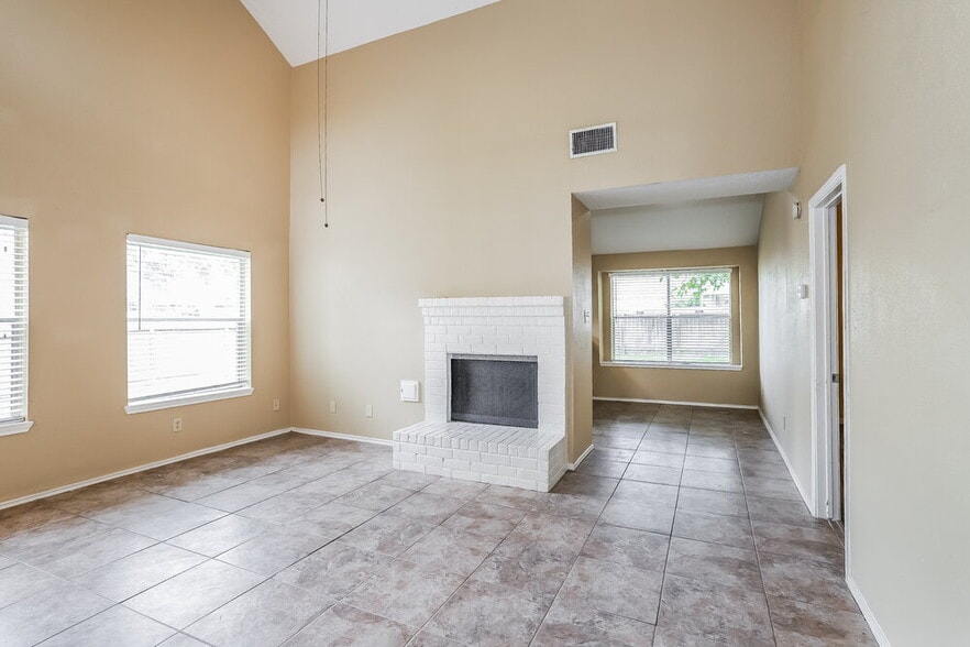 Building Photo - 6042 Beaconridge Dr