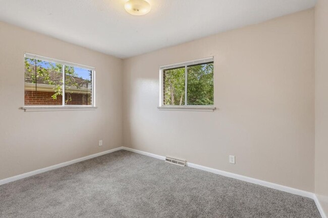 Building Photo - 2853 15th Ave Ct