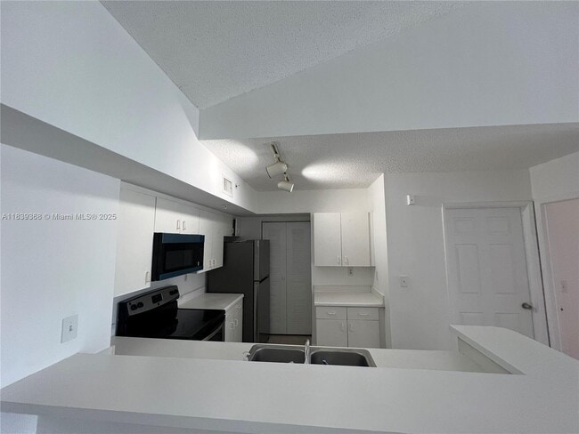 Building Photo - 2640 S University Dr