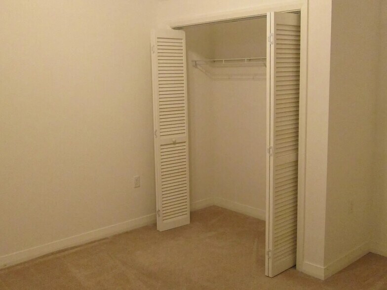 Bedroom - 450 W Princess Anne Rd