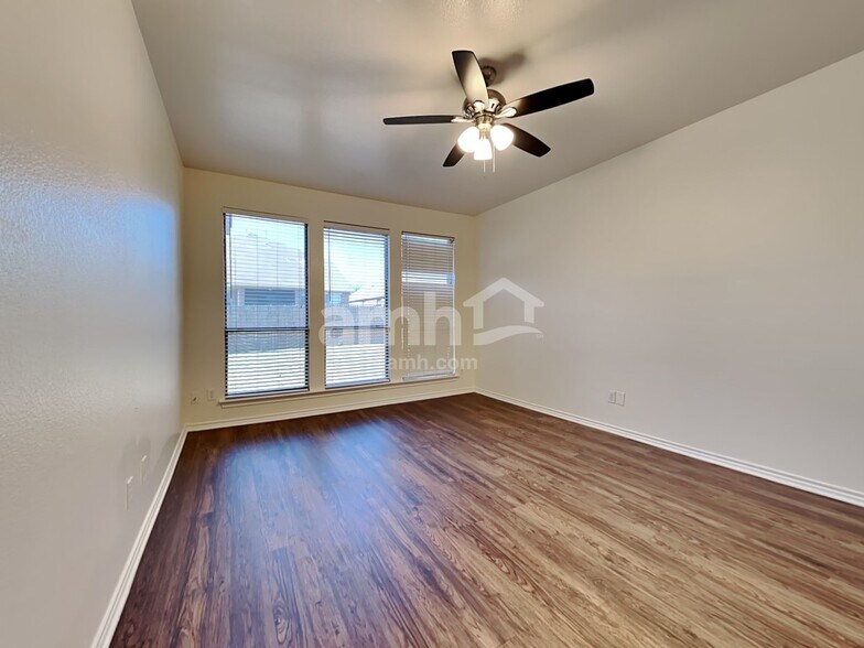 Building Photo - 7606 Fallen Antler Pl