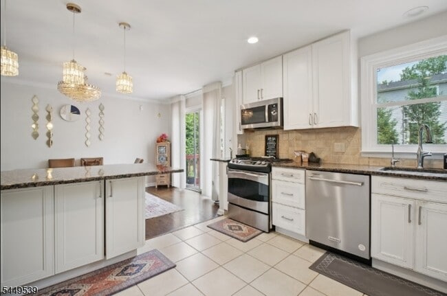 Building Photo - 5 Trombley Dr