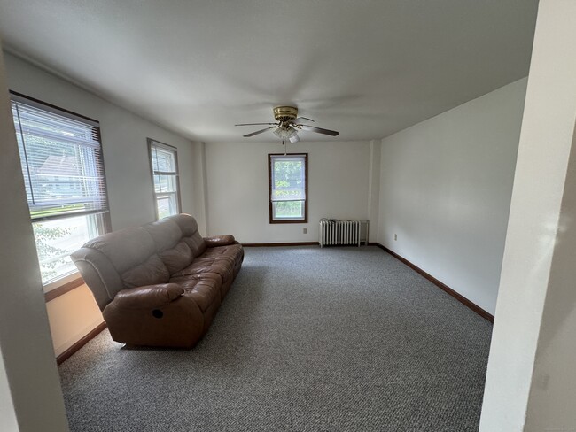 Primary Photo - 10 W High St