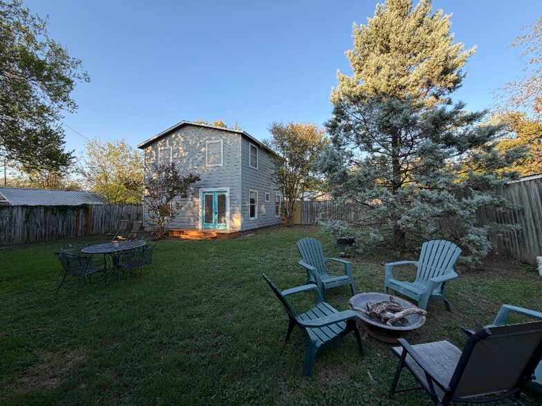 Building Photo - 1410 Ashwood Rd