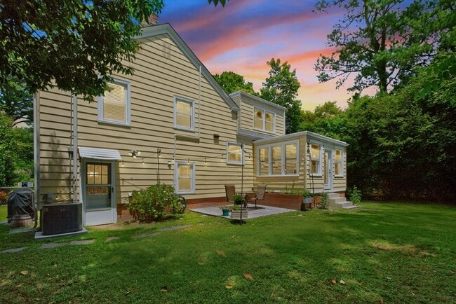 Building Photo - Available September 1st! A First Time Rent...