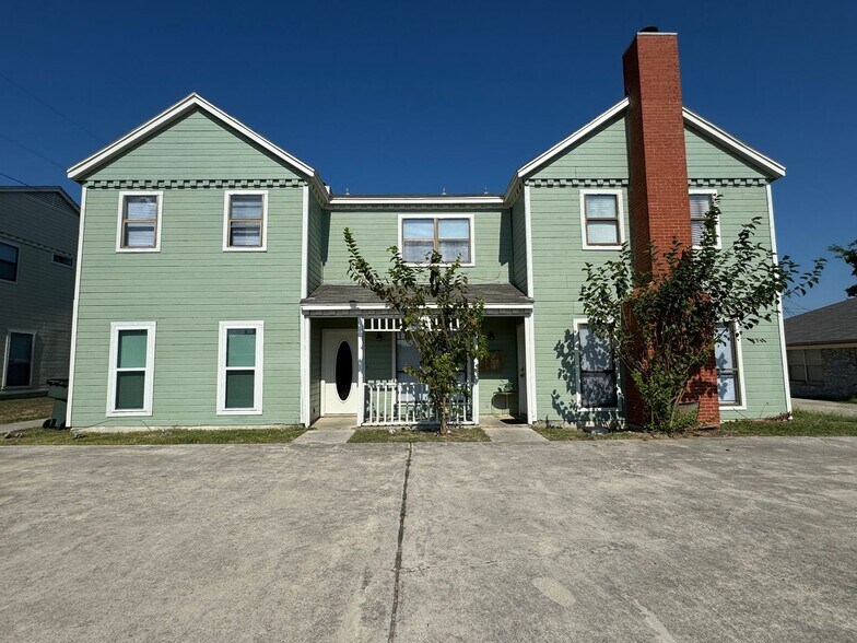 Building Photo - 2515 Bermuda Dr
