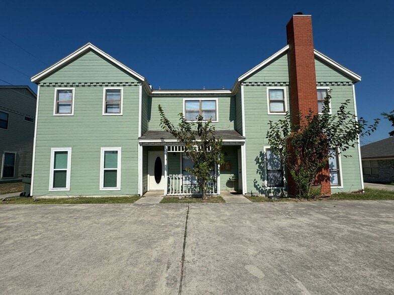 Primary Photo - 2515 Bermuda Dr