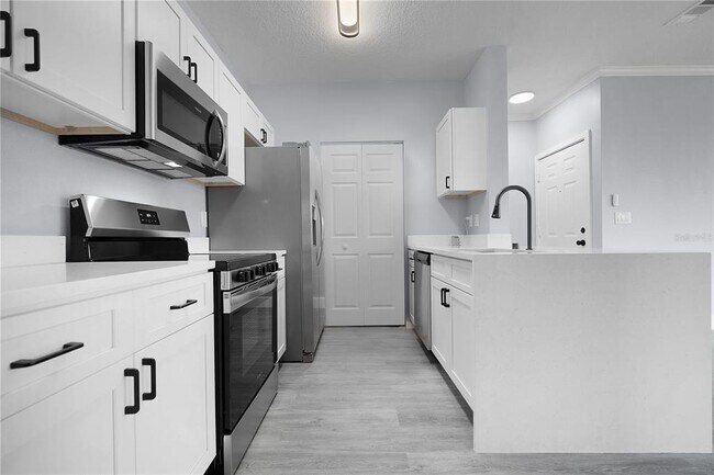 Building Photo - 14340 Fredricksburg Dr