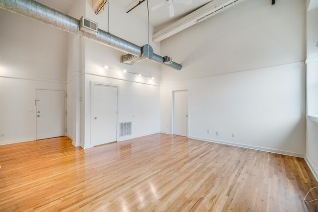 Building Photo - 716 Madison St