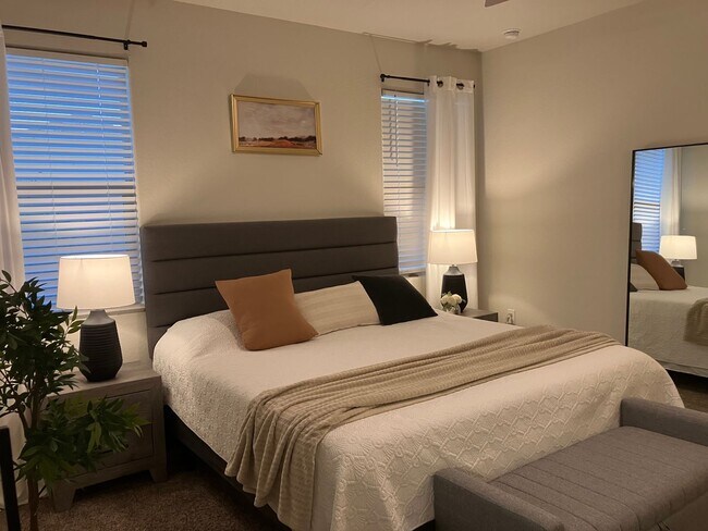 Building Photo - Available as fully furnished or unfurnished! Great Price!!
