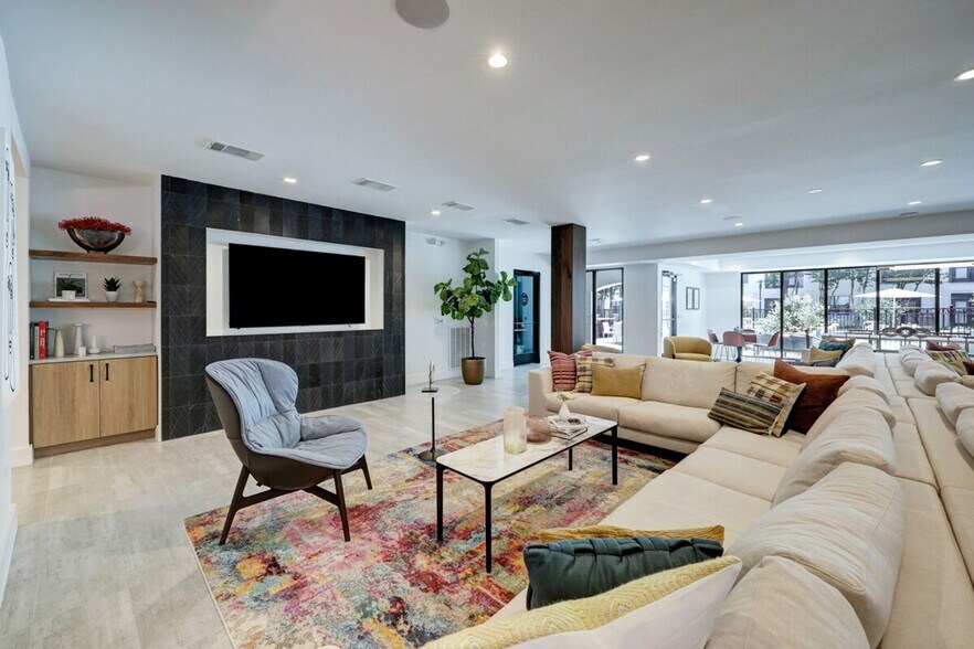 Primary Photo - 2137 Pelham Dr