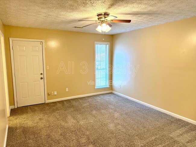 Building Photo - 2140 Meadowview Ct SE