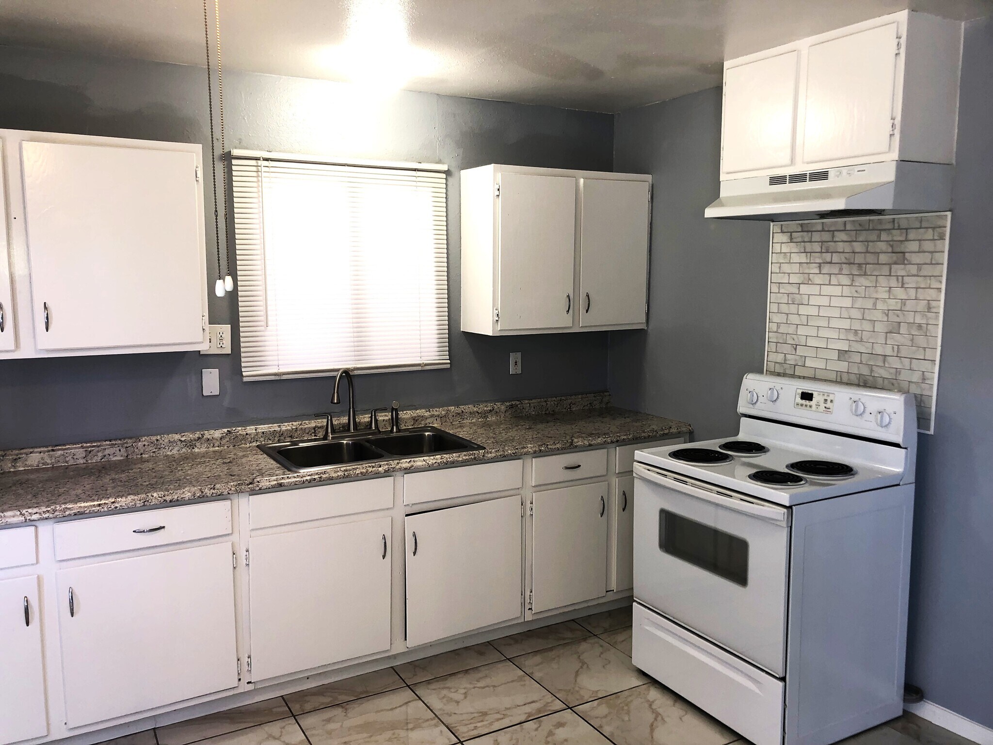 Building Photo - 1341 Oahu St