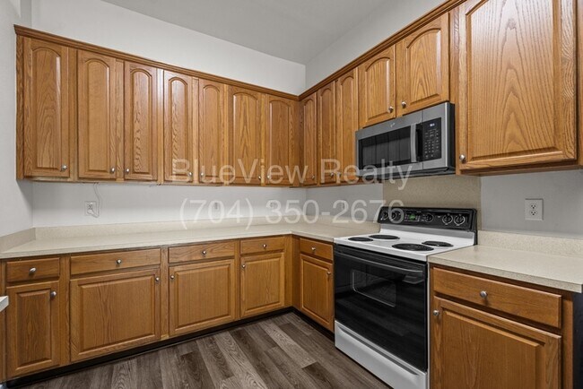 Building Photo - Beautiful Ranch House with 3 bed 2 bath ( Ballantyne area )