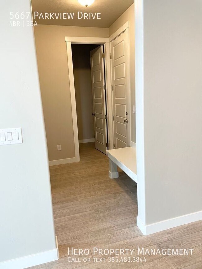 Building Photo - 5667 Parkview Dr