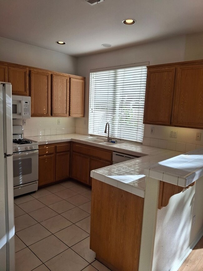 Building Photo - Beautiful Home in the Heart of it all. MUST SEE!!!