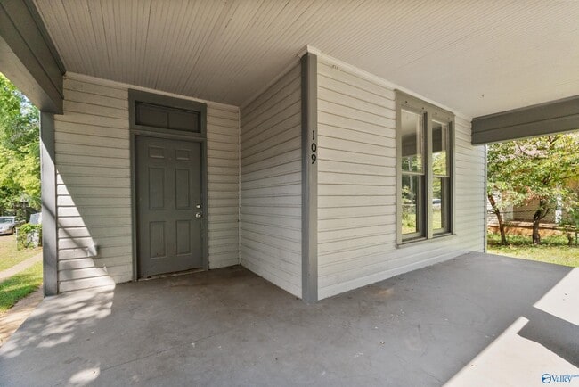 Building Photo - 109 5th Ave NW