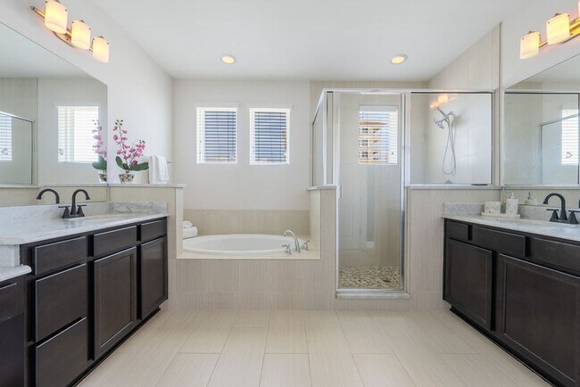 Building Photo - Fully Furnished Jax Beach Townhome