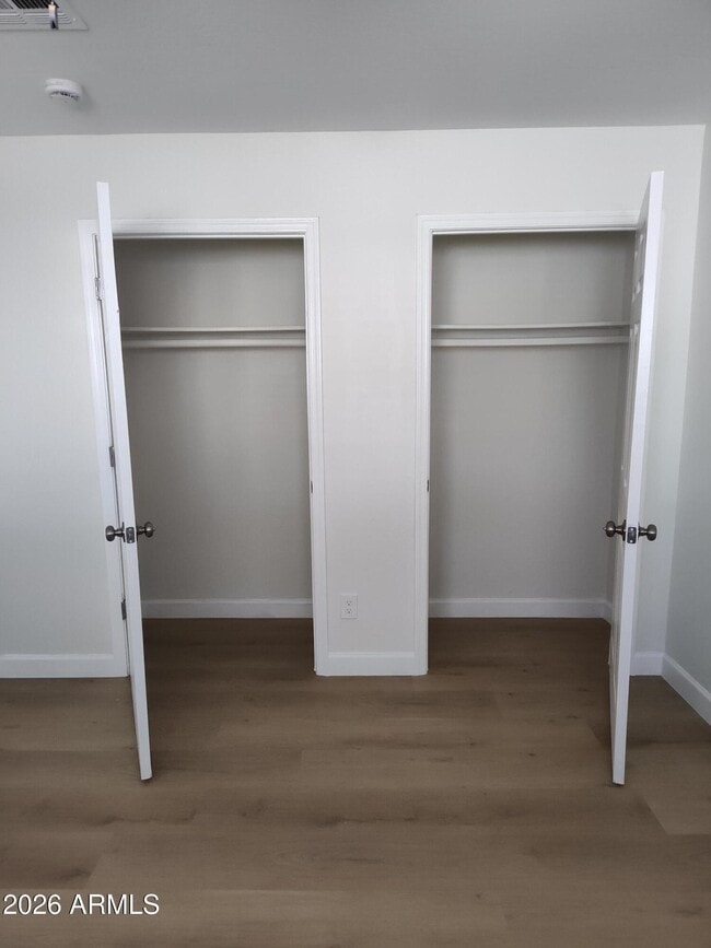 Building Photo - 2316 E Karen Dr