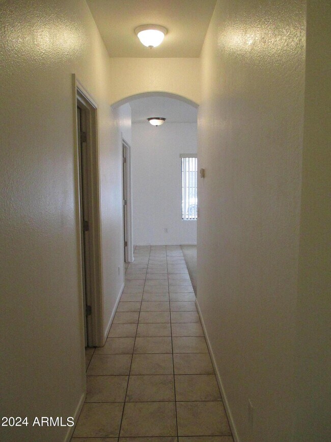 Building Photo - 2633 E Riviera Dr