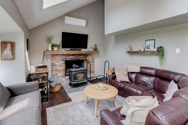Building Photo - 93 Lady Slipper Rd