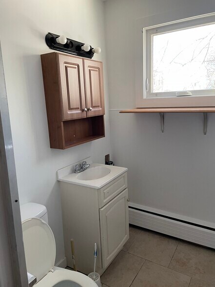 Building Photo - 160 Webber Ave