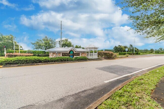 Building Photo - 15807 Leatherleaf Ln