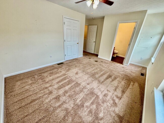 Building Photo - 2 Bedroom Townhouse in Richmond!
