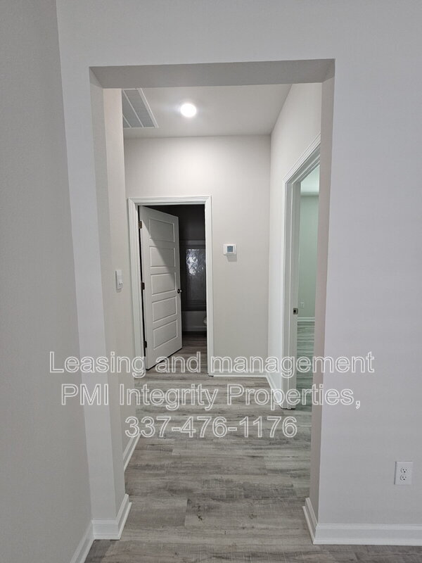 Building Photo - 932 Renova Dr