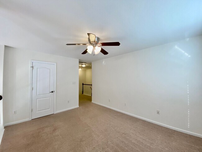 Building Photo - READY July 1st!! End-Unit Condo with Commu...