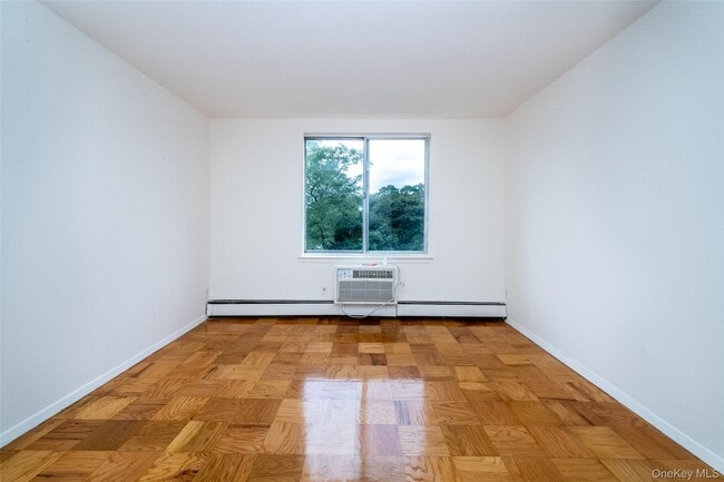 Building Photo - 125 Lake St