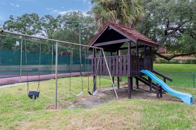 Building Photo - 2606 6th Ct