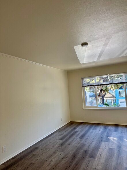 living room - 554 Monterey Blvd