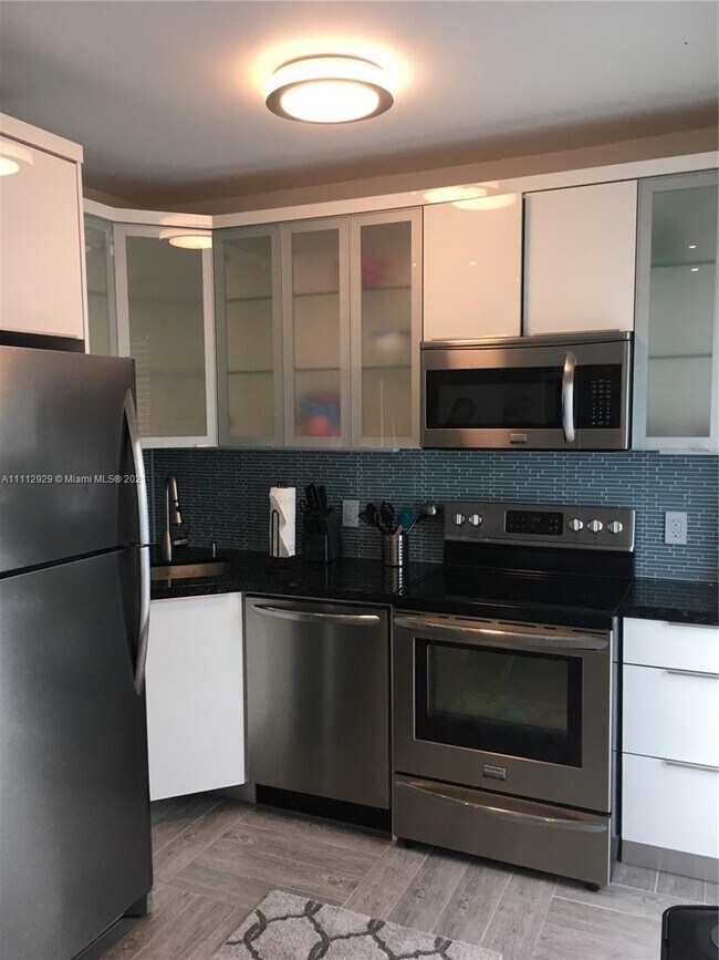 Building Photo - 645 Lenox Ave