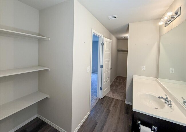 Building Photo - 528 Fox Burrow Ln