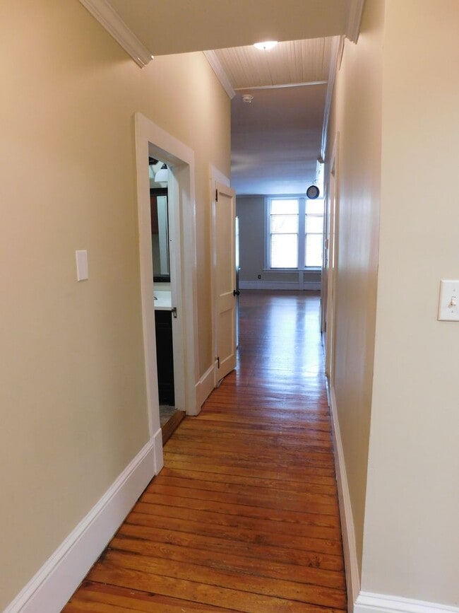 Building Photo - 216 Middle St