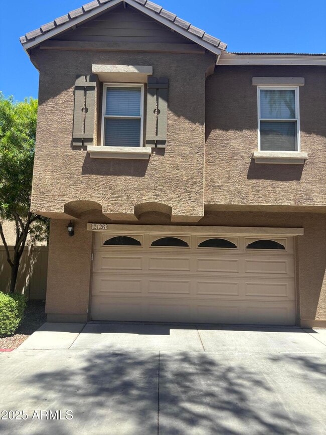 Primary Photo - 2126 E Fraktur Rd