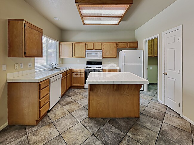 Building Photo - 1335 Milldale Ct