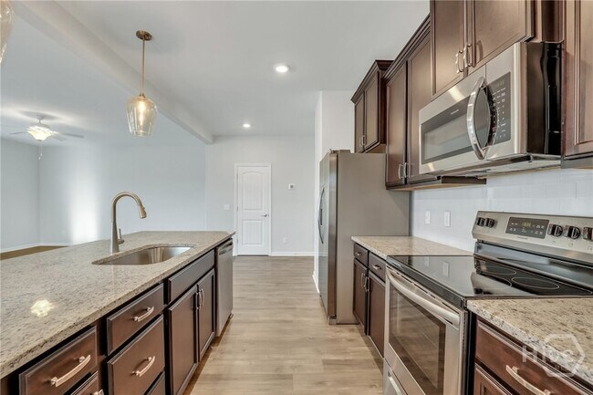 Building Photo - 10 Ashmont St