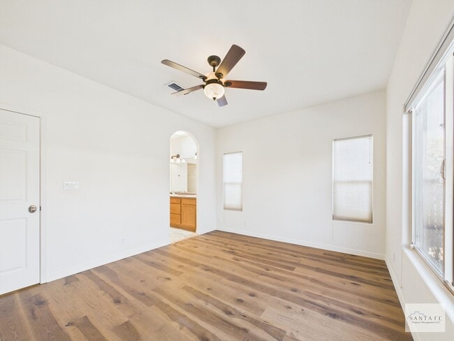 Building Photo - Freshly Upgraded Single Family Home Available Now!