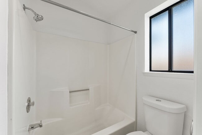Building Photo - 145 Summerset Dr