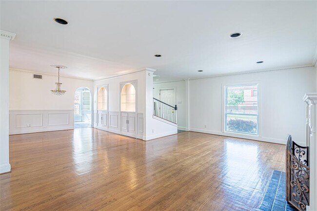 Building Photo - 3210 Oakdale St