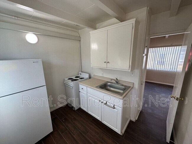 Building Photo - 1015 N Azusa Ave