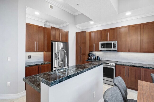 Building Photo - 701 S Olive Ave