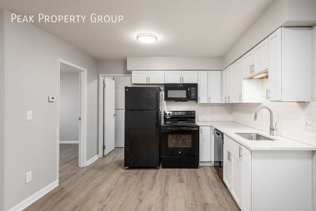 Building Photo - 639 Riverview Dr